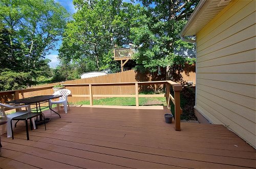 Photo 17 - Blue Bird Hill with Deck & Middle of Branson Location
