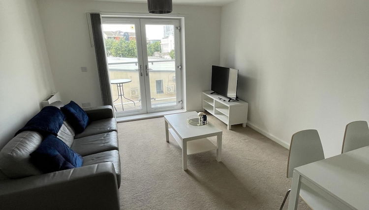 Photo 1 - Modern 2-bed Apartment in the Heart of Salford Quays