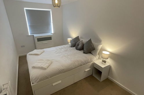 Photo 6 - Modern 2-bed Apartment in the Heart of Salford Quays