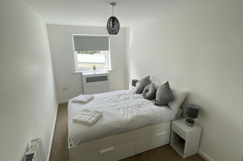 Photo 5 - Modern 2-bed Apartment in the Heart of Salford Quays