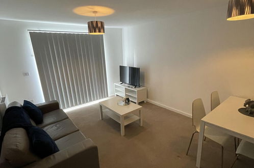 Photo 21 - Modern 2-bed Apartment in the Heart of Salford Quays