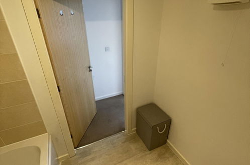 Photo 17 - Modern 2-bed Apartment in the Heart of Salford Quays