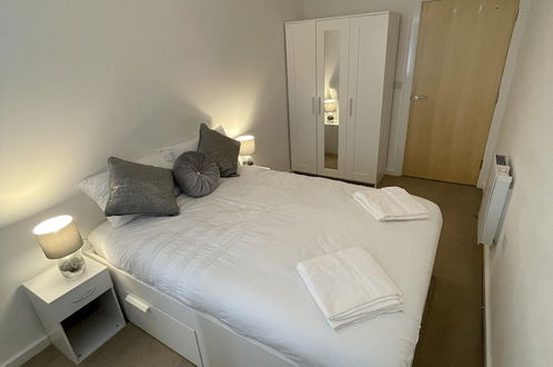 Photo 9 - Modern 2-bed Apartment in the Heart of Salford Quays