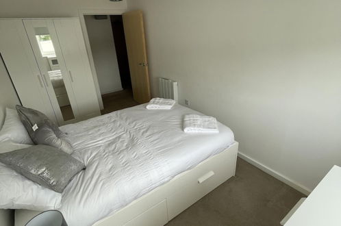 Photo 8 - Modern 2-bed Apartment in the Heart of Salford Quays