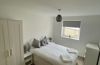 Photo 2 - Modern 2-bed Apartment in the Heart of Salford Quays