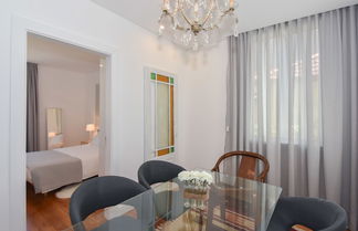 Photo 3 - Oporto Lovely House Premium