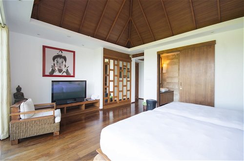 Photo 9 - 4-BR Seaview Villa with Large Pool at Surin Beach