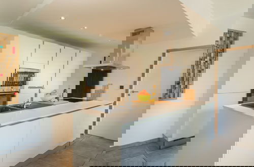 Foto 12 - Holiday Home in Noiseux With Indoor Pool