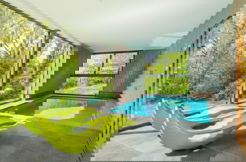 Foto 18 - Holiday Home in Noiseux With Indoor Pool