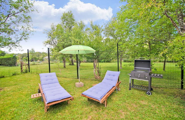 Charming Stay Near Forests - Photo 34