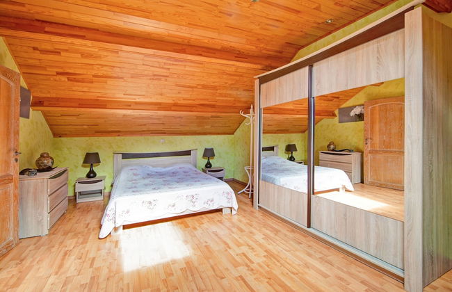 Charming Stay Near Forests - Photo 23