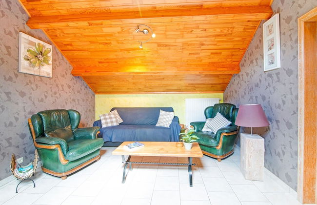 Charming Stay Near Forests - Photo 16