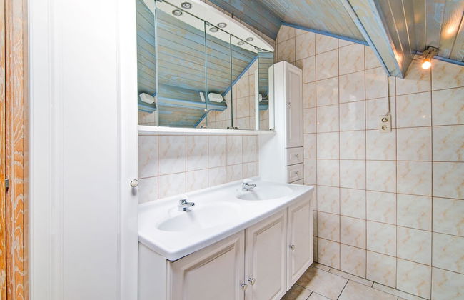 Charming Stay Near Forests - Photo 27