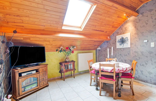 Charming Stay Near Forests - Photo 17