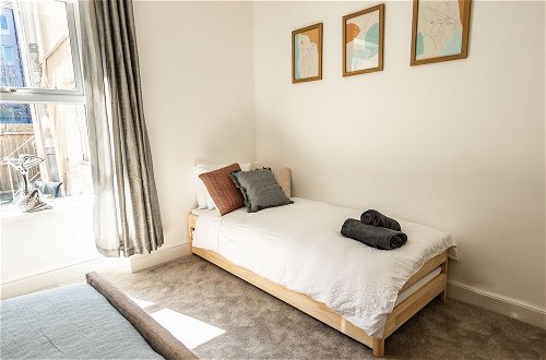 Photo 23 - Stunning 1 Bedroom Apartment - Plymouth
