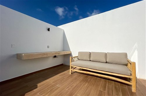 Photo 8 - Exclusive Modern Penthouse w Exquisite Rooftop Terrace Yoga Deck Botanical Gardens