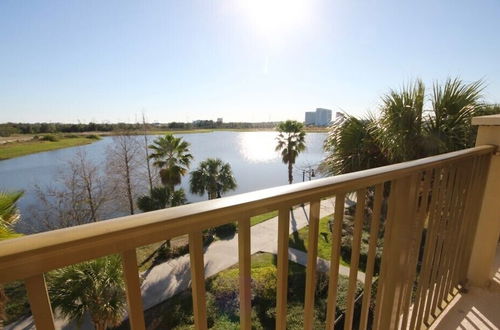 Photo 14 - Lakeview Fantasy New! 3 Bedroom Condo by Redawning