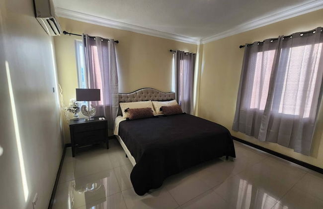 "golden Triangle" Kingston Jamaica, West Indies - Photo 3