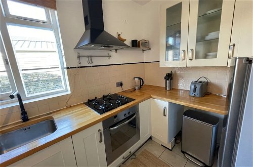 Photo 9 - Charming and Serene 2 Bedroom Flat - Sands End