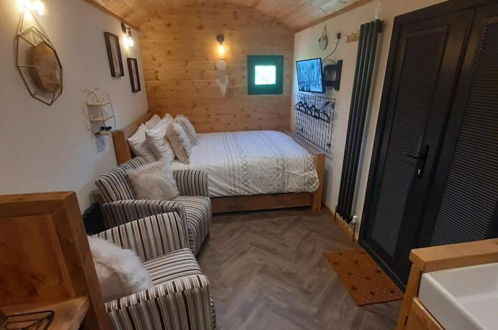 Photo 4 - Shepherds Hut With hot tub on Anglesey North Wales
