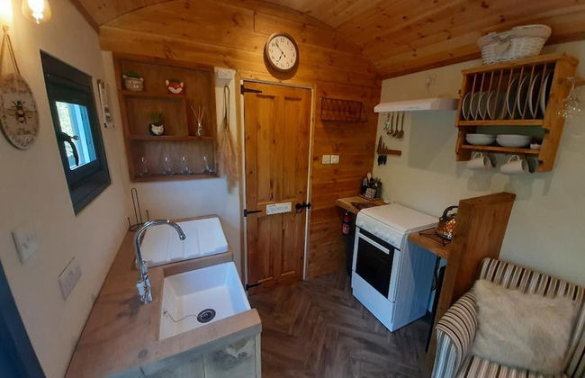 Shepherds Hut With hot tub on Anglesey North Wales - Foto 5