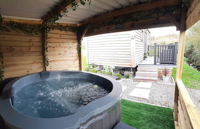 Shepherds Hut With hot tub on Anglesey North Wales - Foto 9