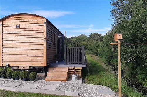 Foto 30 - Shepherds Hut With hot tub on Anglesey North Wales