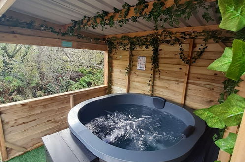 Foto 12 - Shepherds Hut With hot tub on Anglesey North Wales