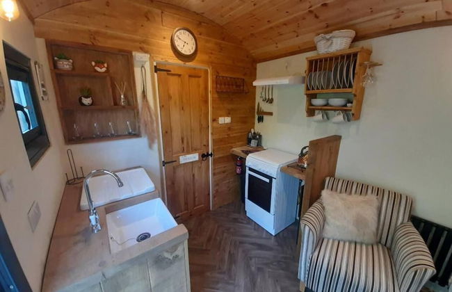Shepherds Hut With hot tub on Anglesey North Wales - Foto 4