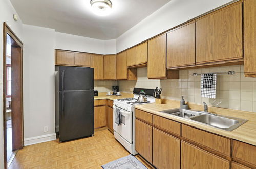 Photo 8 - Contemporary Cragin 1BR Apt in Lockwood