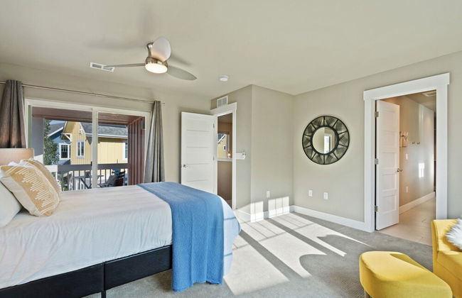 Quiet Urban Community – Designer Home W/ Hot Tub! - Foto 6