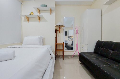 Photo 2 - Fancy And Strategic Studio Apartment At B Residence