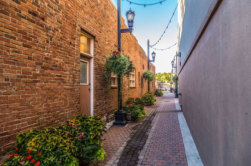 Foto 17 - Elegant Loft-style Retreat in Old Firehouse Alley