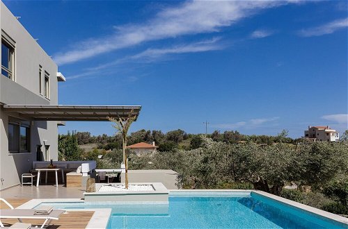 Foto 41 - Rizes Villa With Jazuzzi Heated Pool