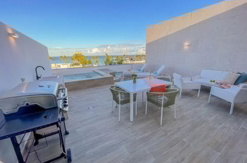 Photo 14 - Amazing Penthouse With Bbq and Ocean View