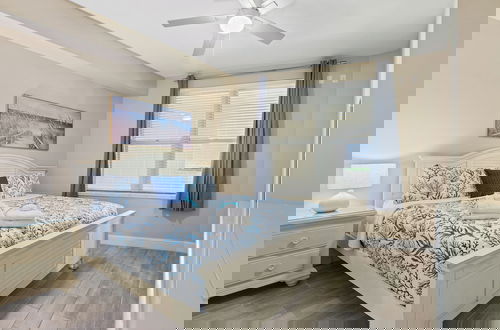 Photo 7 - Beautiful 5th Floor Aqua Resort Unit With Direct Ocean Views, Sleeps 8!