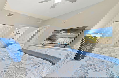Photo 10 - Beautiful 5th Floor Aqua Resort Unit With Direct Ocean Views, Sleeps 8!