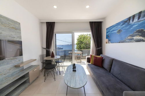 Foto 5 - Seafront Flat With Excellent Sea View in Bodrum