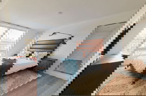 Foto 8 - Stylish 2 BR w Roof Deck Access - Mins to NYC