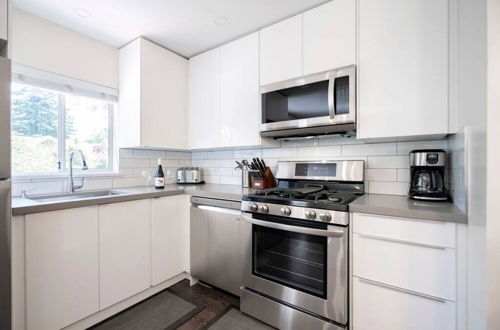 Photo 4 - Newly Reno d 2 Bdrm Kitsilano - Centrally Located