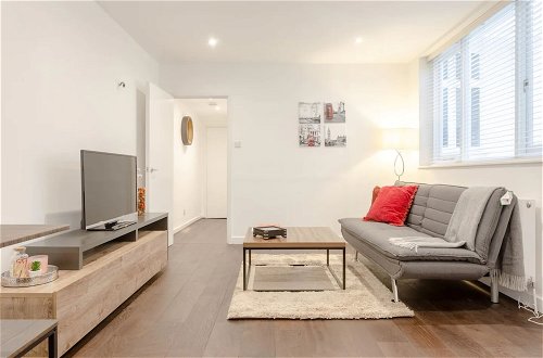 Photo 21 - Modern Flat in the Heart of West London