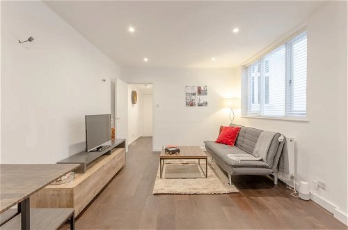 Photo 18 - Modern Flat in the Heart of West London
