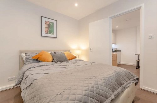 Photo 3 - Modern Flat in the Heart of West London