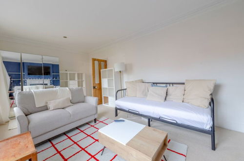 Photo 15 - Spacious and Serene 1 Bedroom Flat in Ravenscourt Park