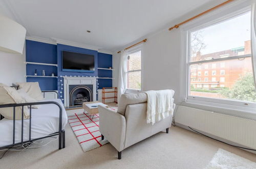 Photo 20 - Spacious and Serene 1 Bedroom Flat in Ravenscourt Park