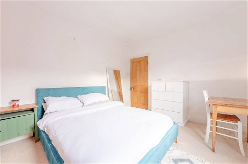 Photo 5 - Spacious and Serene 1 Bedroom Flat in Ravenscourt Park