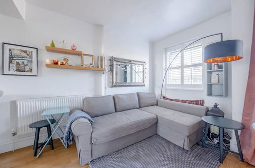 Photo 12 - Spacious 2 Bedroom Flat in Clapham With Balcony