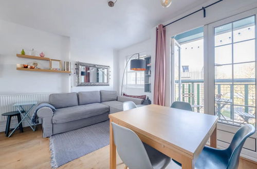 Photo 10 - Spacious 2 Bedroom Flat in Clapham With Balcony