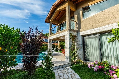 Foto 11 - Outstanding Villa With Private Pool and Jacuzzi in Fethiye