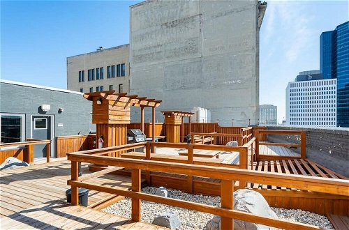 Photo 49 - Cozy Downtown Loft Rooftop Patio BBQ Gym Coffee